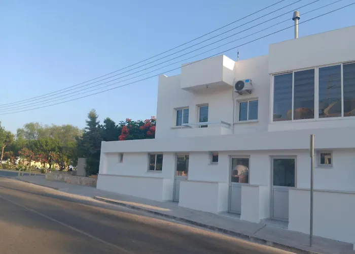 Polianapa Nest * Ayía Nápa